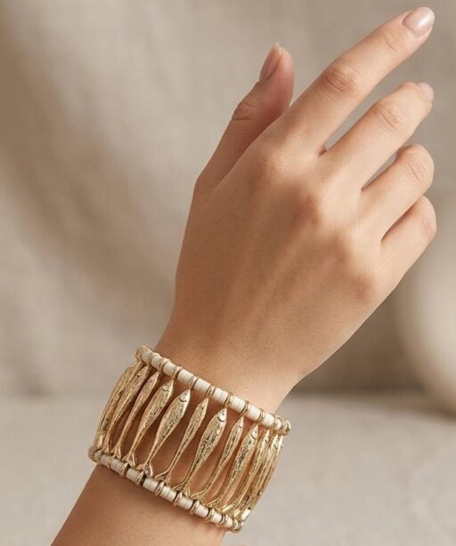 Alternative view of Goldfish Bangle